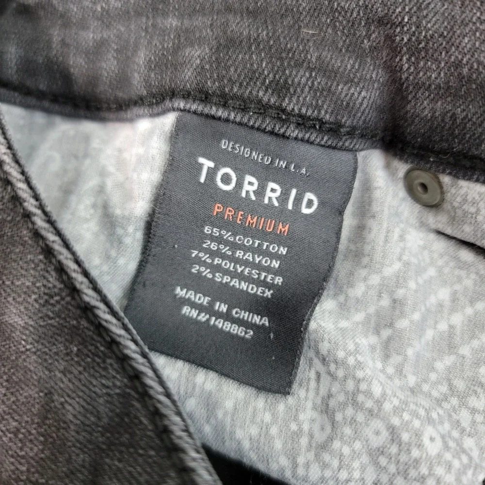 Torrid‎ Premium Stiletto Jegging Women 16R Black Distressed Zip Ankle Raw Hem